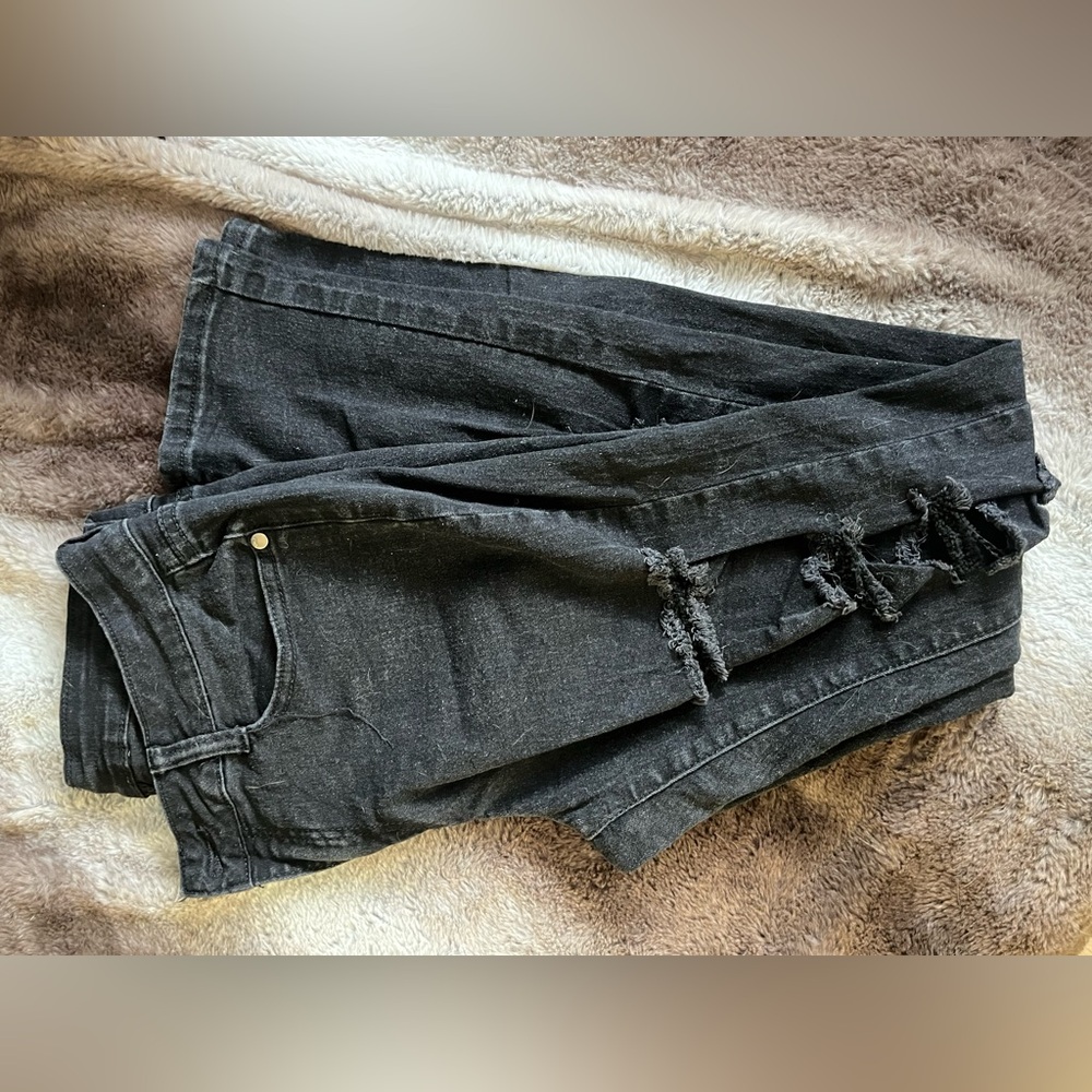 UWJ ripped jeans